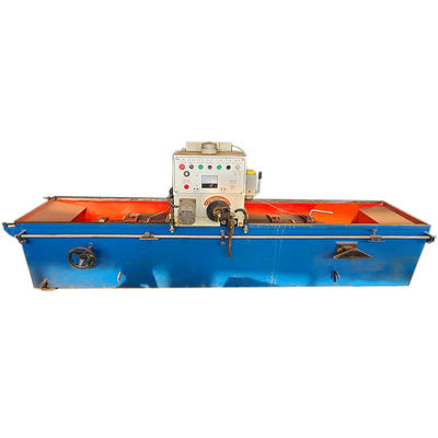 Los sacapuntas de la cuchilla de la trituradora trabajan a máquina para reciclar la fabricación que machaca los sacapuntas de cuchillo